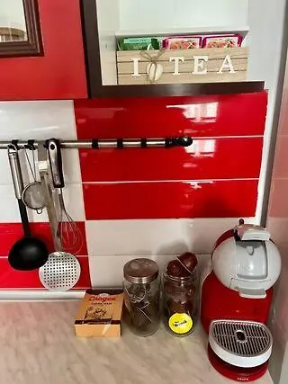 New Two Bedroom With Balcony 아파트